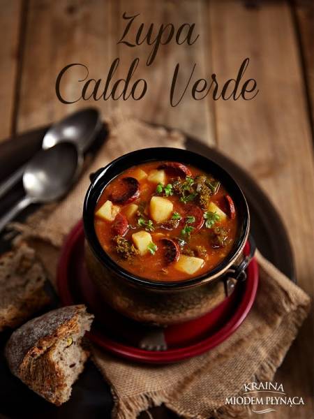 Caldo Verde- pikantna zupa z jarmużem, chorizo i wędzoną papryką