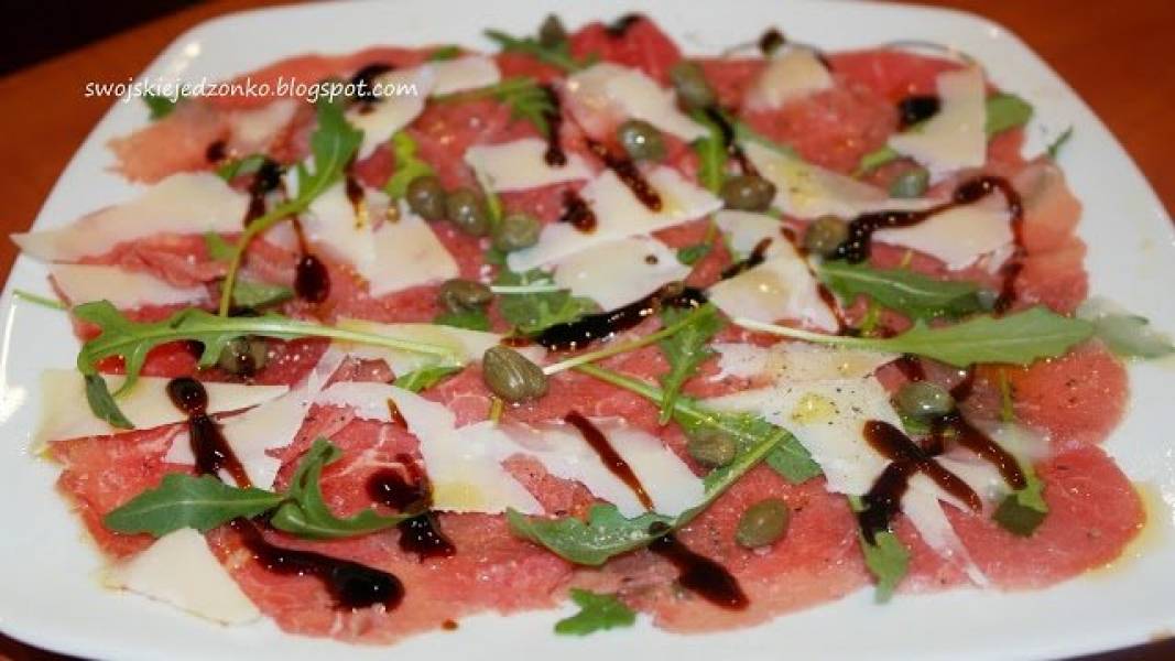 Carpaccio wołowe z oliwą truflową i rukolą