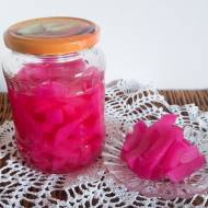 Libańska różowa kiszonka z rzodkwi