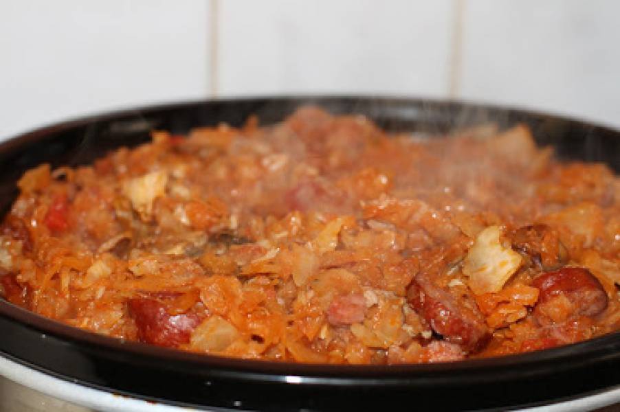 Bigos – tradycyjna dla kuchni polskiej, litewskiej i białoruskiej potrawa z kapusty i mięsa.