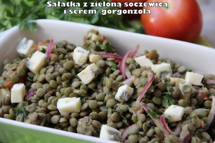 Sałatka z zieloną soczewicą i serem gorgonzola