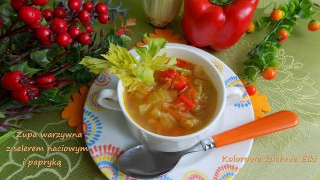 Zupa warzywna z selerem naciowym i papryką