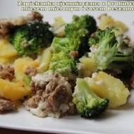 Zapiekanka ziemniaczana z brokułem, mięsem mielonym i sosem beszamel