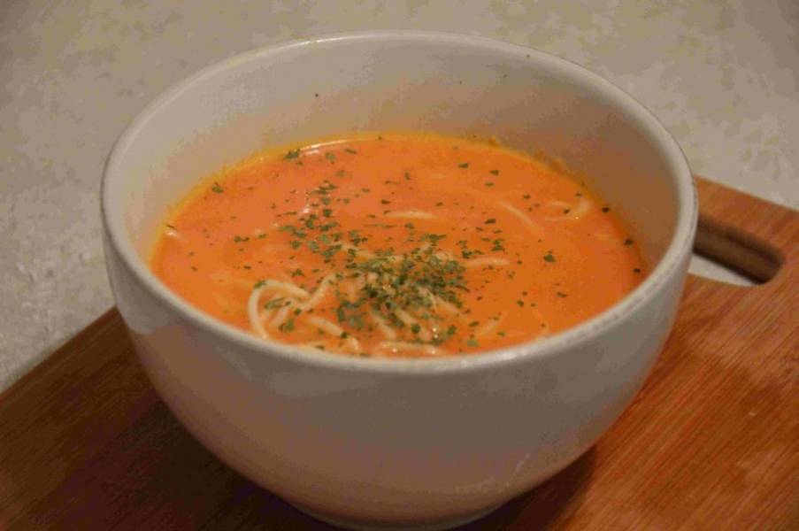 Zupa marchewkowo – pomidorowa