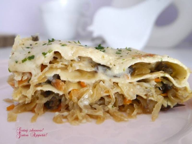 Lazania (lasagne) z kiszoną kapustą i grzybami