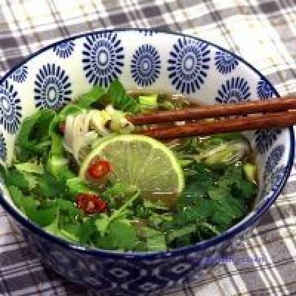 Wietnamska zupa rybna