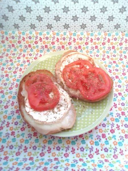 Błyskawiczny piątek - Grzanki z camembertem i pomidorem