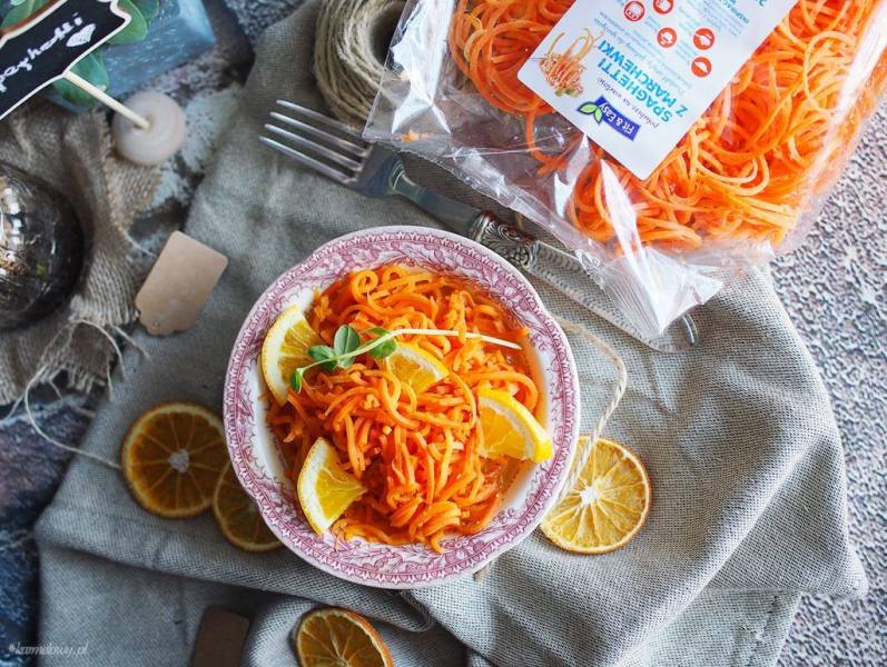 Makaron z marchewki w miodzie i pomarańczach / Orange and honey glazed carrot spaghetti