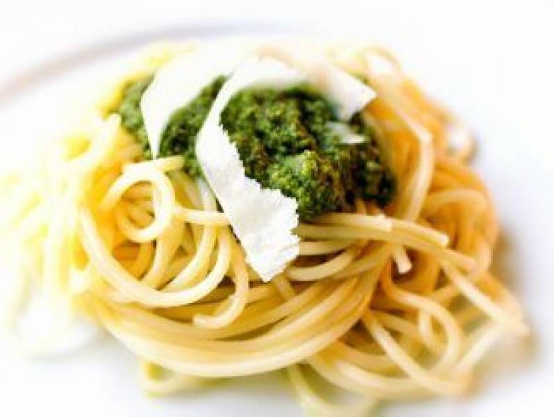Spaghetti z zielonym pesto