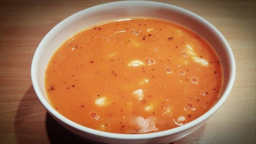 Pomidorowa z czosnkiem i cebulką