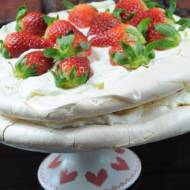 Beza Pavlova z mascarpone i truskawkami