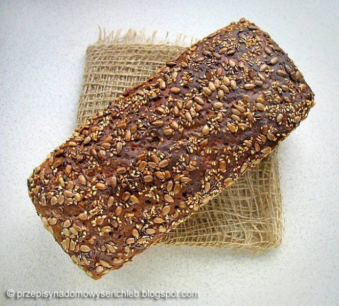 Marcowa Piekarnia Amber - chleb żytni z ziarnami