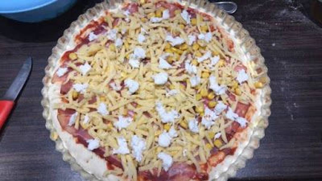 Pizza + sos na spód pizzy