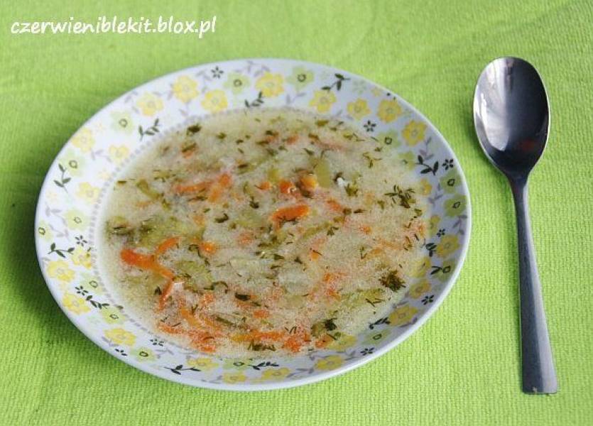 Zupa ogórkowa z kaszą jęczmienną
