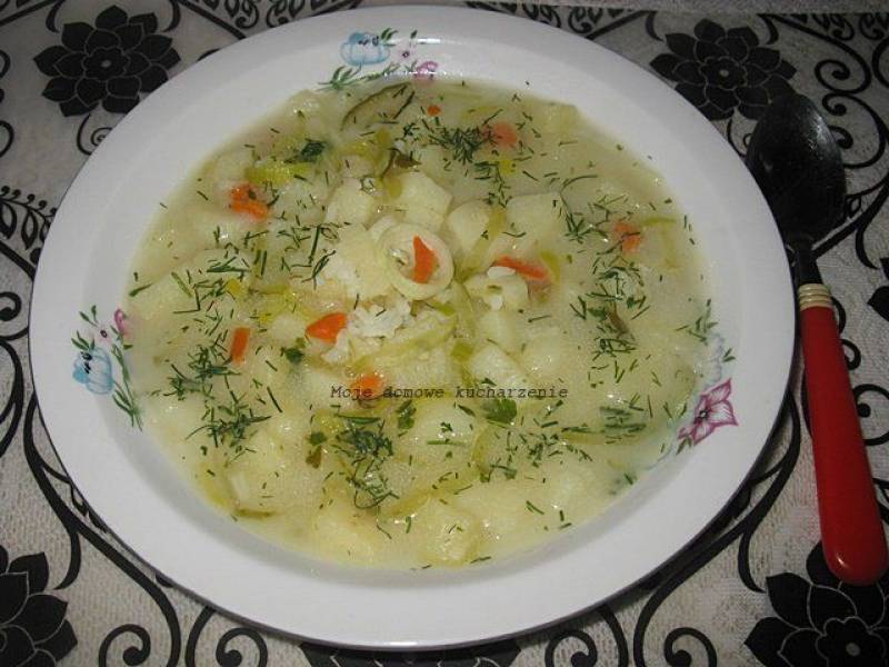 Zupa ogórkowa z porem, ryżem i ziemniakami