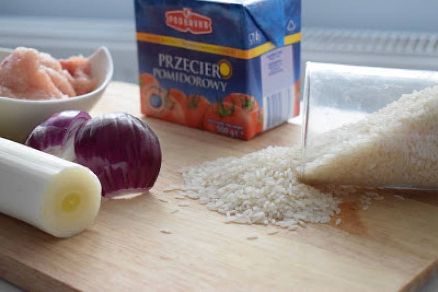 Przepis #9 Klopsiki drobiowo-porowe w sosie pomidorowym podawane z ryżem