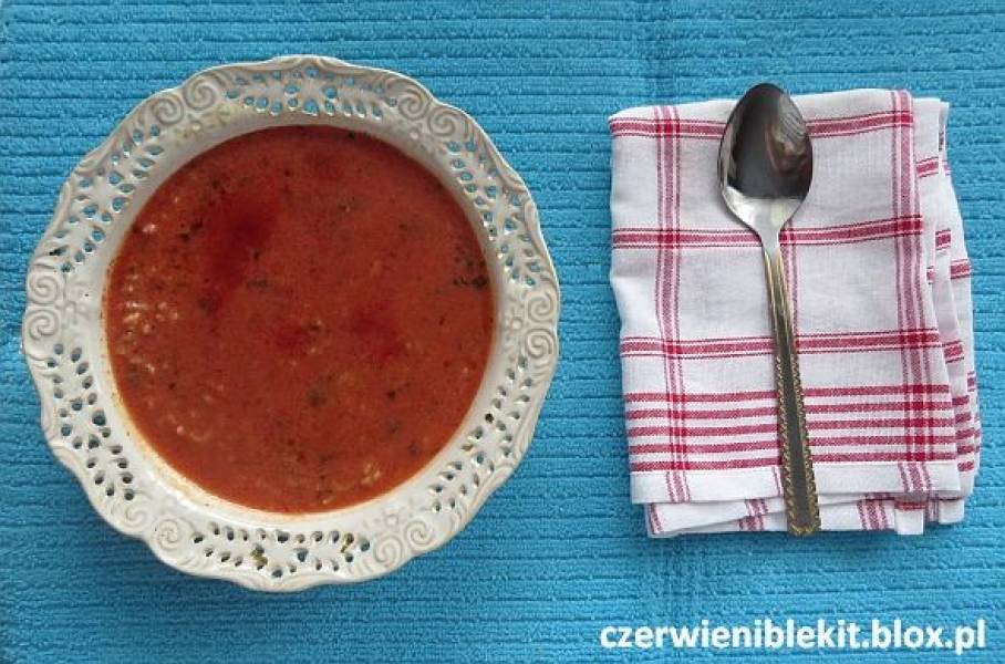 Kremowa zupa pomidorowa z ryżem i wędzoną papryką