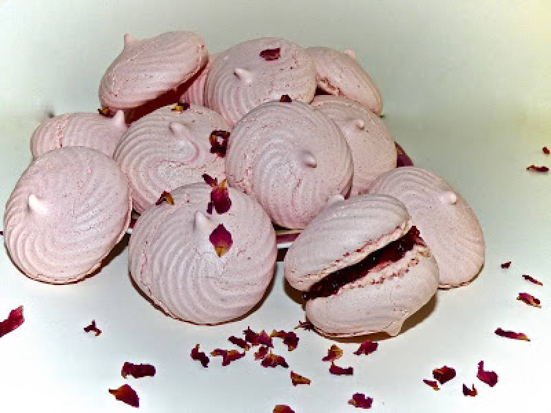 Cytrynowo-różane wegańskie bezy