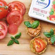 Tartaletki ciecierzycowe z serkiem Apetina oraz pomidorami i bazylią