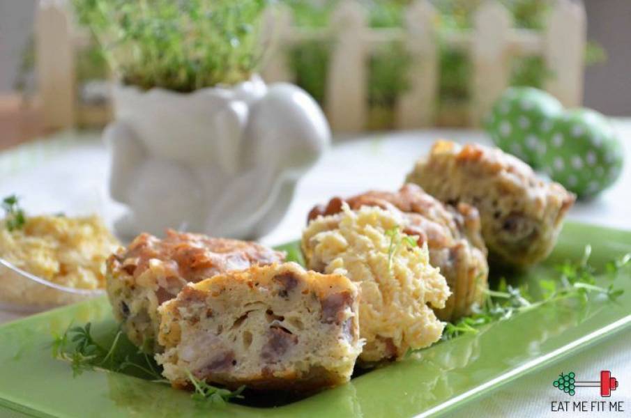 Przepis na wytrawne muffinki z białą kiełbasą, majerankiem i pastą jajeczno – chrzanową