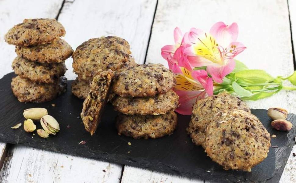 Ciastka z pistacjami i gorzką czekoladą