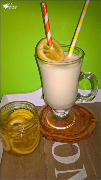 Waniliowo-rumowy shake z cytrynową nutą