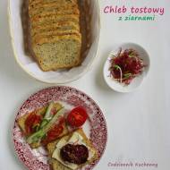 Chleb tostowy z ziarnami i nasionami chia.