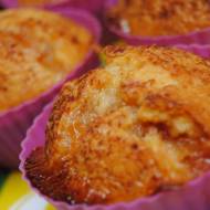 Mleczne muffinki z domowym dżemem z pigwy i kremem balsamicznym na bazie fig i daktyli