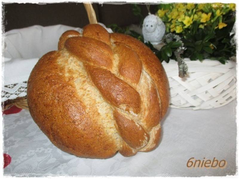 wielkanocny chleb z warkoczem