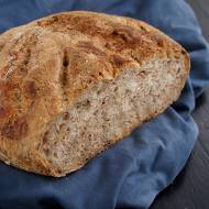 Chleb z prażonymi płatkami owsianymi na zakwasie