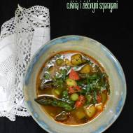 Wiosenna zupa z ziemniakami, cukinią i zielonymi szparagami