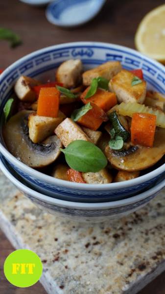 Tofu smażone z warzywami