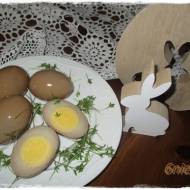 brązowe jaja (marynowane z czosnkiem)
