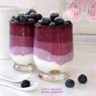 Jogurtowy deser z jagodami - fit