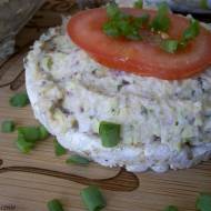 PASTA Z AWOKADO, JAJKA I RZODKIEWKI