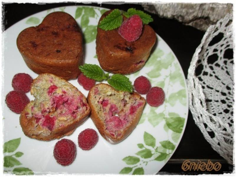 dietetyczne muffiny z malinami