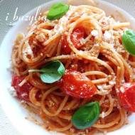 Spaghetti z passatą i bazylią