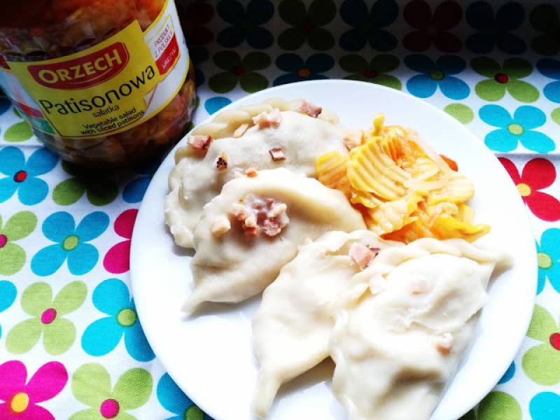 Pierogi z mięsem z kurczaka i pieczarkami