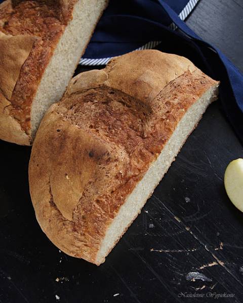 Chleb pszenno-owsiany z jabłkiem