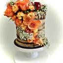 Tort z ukrytym piętrem i żywymi kwiatami