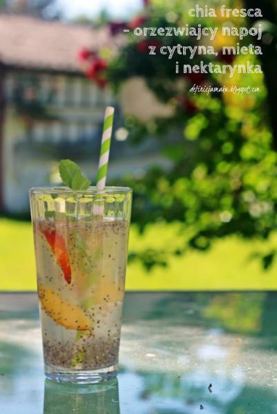 Chia fresca - orzeźwiający napój z cytryną, miętą i nektarynką