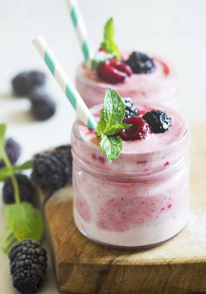 Miętowy jogurt z owocami
