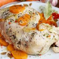 Aromatyczny kurczak gotowany z warzywami