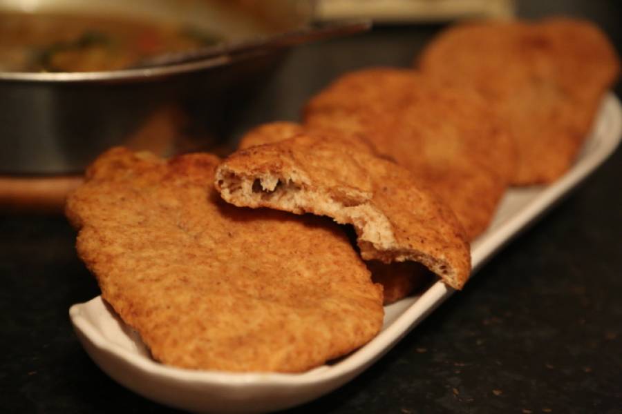 Chlebek indyjski smażony w głębokim tłuszczu