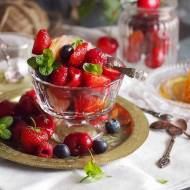 Sałatka owocowa z miętą i dressingiem miodowo-cytrusowym / Minty fruit salad with honey-citrus dressing