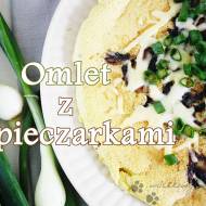 Puszysty omlet z pieczarkami i serem