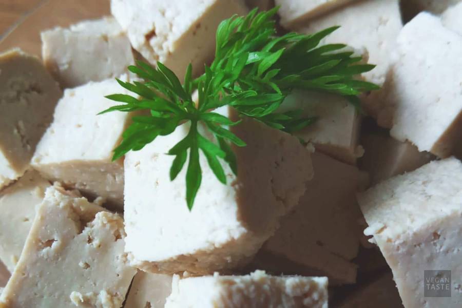 Domowe tofu – przepis podstawowy na sojowy ser