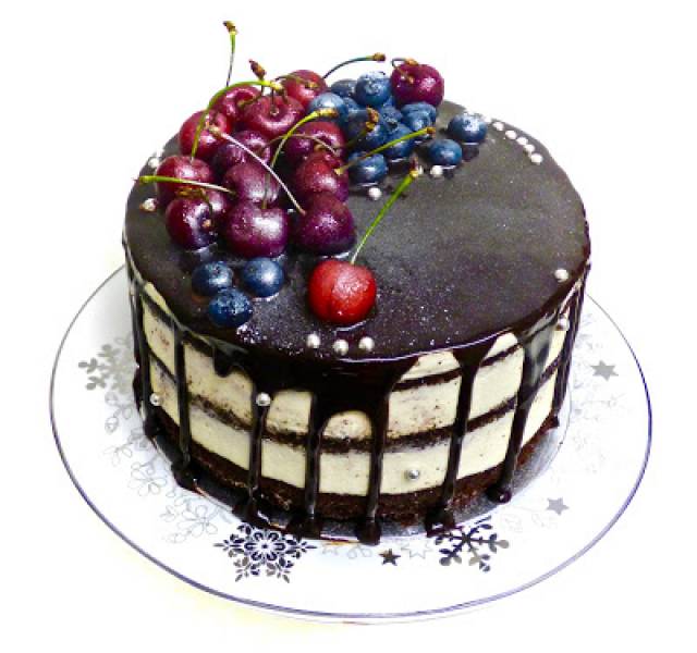 Black velvet cake z jagodową frużeliną.
