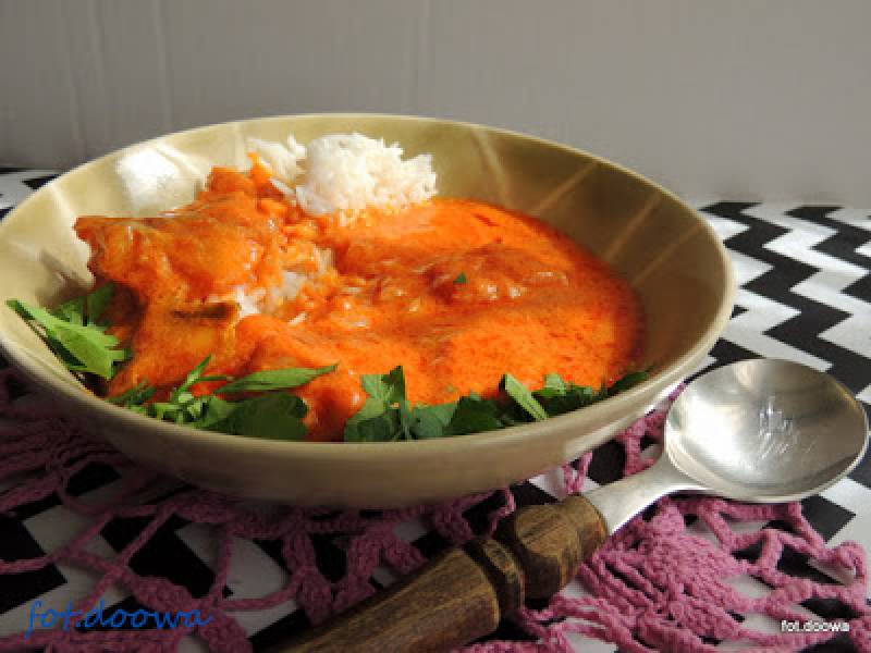 Pomidorowe rybne curry