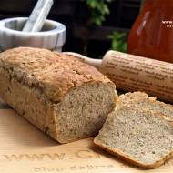 Pszenno-żytni chleb z ziarnami dyni i słonecznika